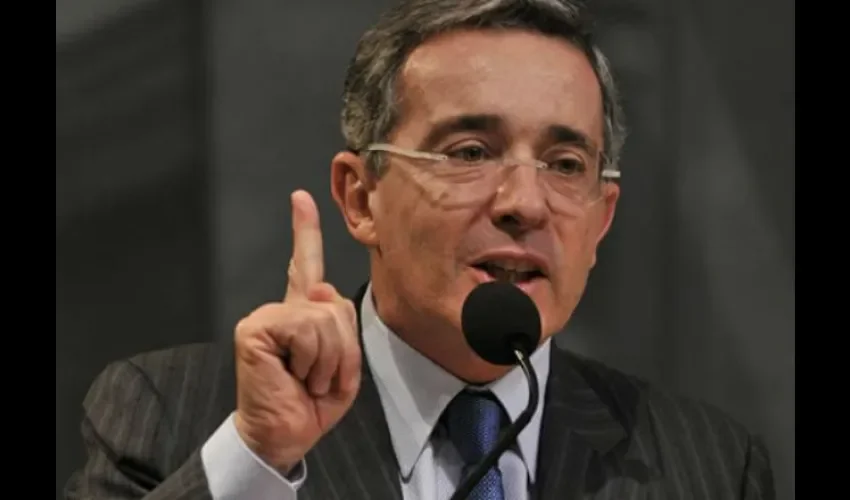  Álvaro Uribe.