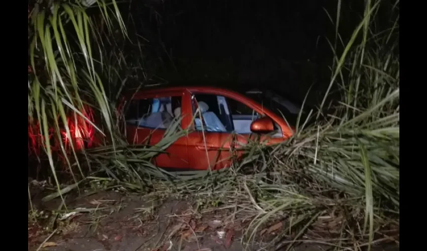 Auto en el que escapaban los presuntos asaltantes. Foto: Eric Montenegro