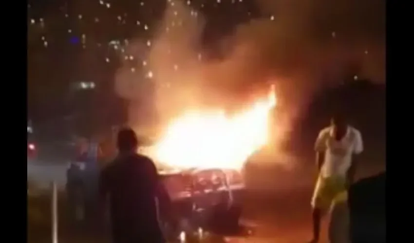 Carro se incendia en San Miguelito. 