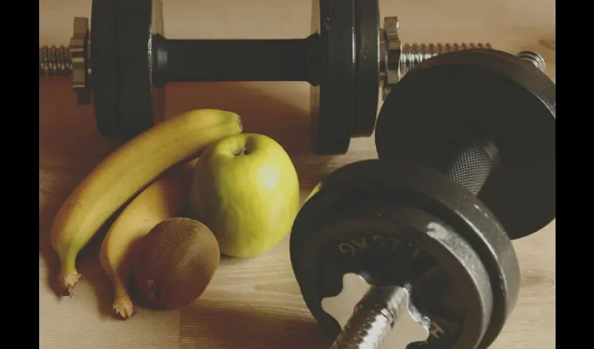  Practicar ejercicio y comer saludablemente previene el cáncer. 