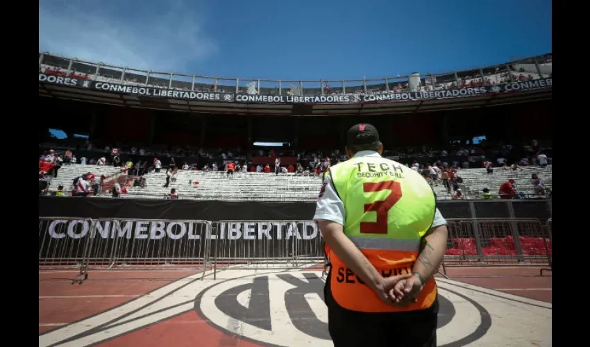 La Conmebol abrió un expediente disciplinario contra River por el ataque que sufrieron los jugadores de Boca./EFE