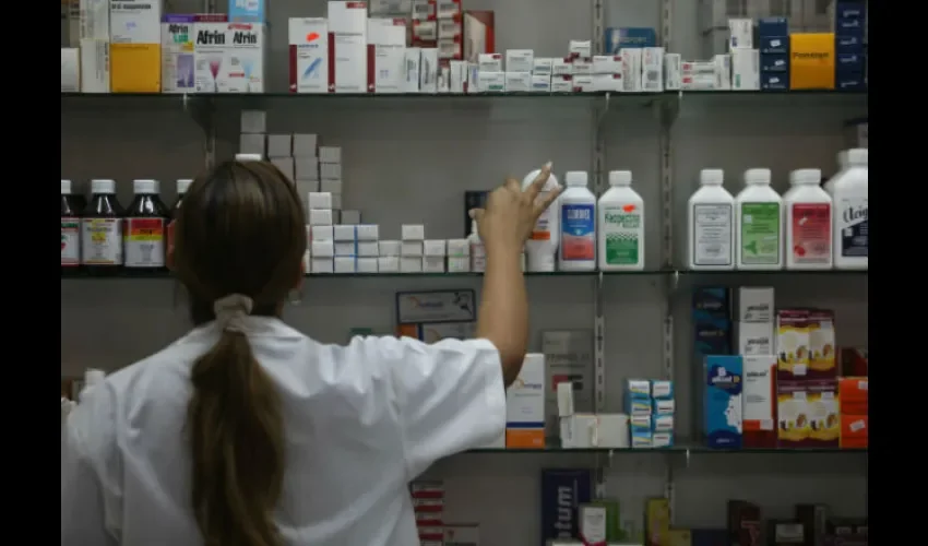 Falta de medicamentos hace que panameños busquen en farmacias privadas. Fotos: Archivo