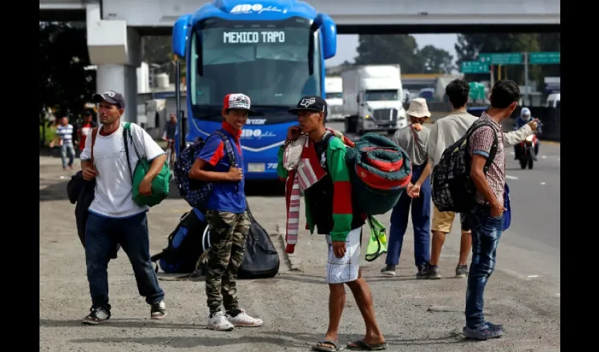 Caravana migrante llega a Guadalajara, punto intermedio hacia EE.UU.