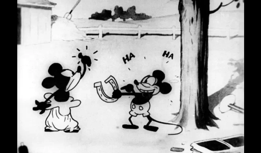  Fotografía cedida por los Archivos Walt Disney donde aparece la versión de 1929 de Mickey Mouse y su compañera Minie durante una de sus películas.