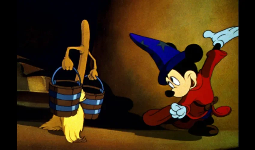 Fotografía cedida por los Archivos Walt Disney donde aparece la versión de 1940 de Mickey Mouse durante la película "Fantasía". 