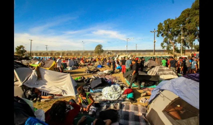 Migrantes en un albergue en Tijuana. Foto: EFE