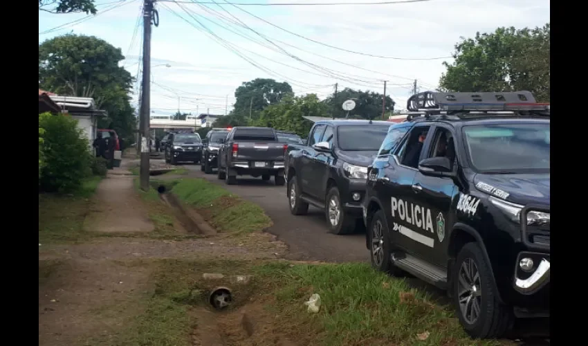 Policía Nacional y Ministerio Público realizan operativo en Veraguas. 