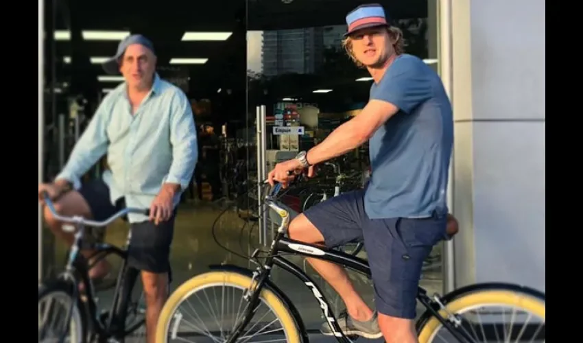 Aquí con la bicicleta que compró. Foto: Instagram