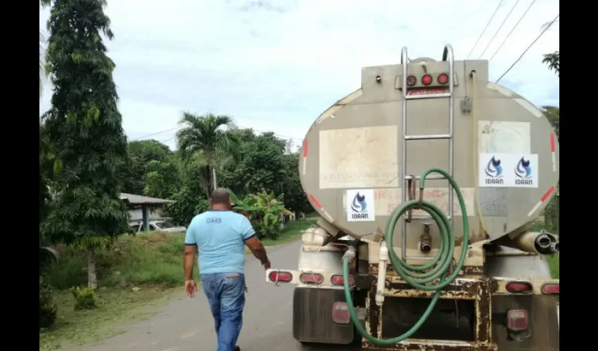 Foto ilustrativa de un carro asistiendo a los afectados. 