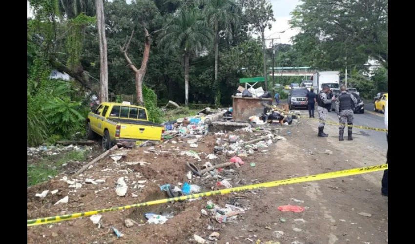 El taxi del colaborador quedó chocado contra un poste. Foto: Jesús Simmons