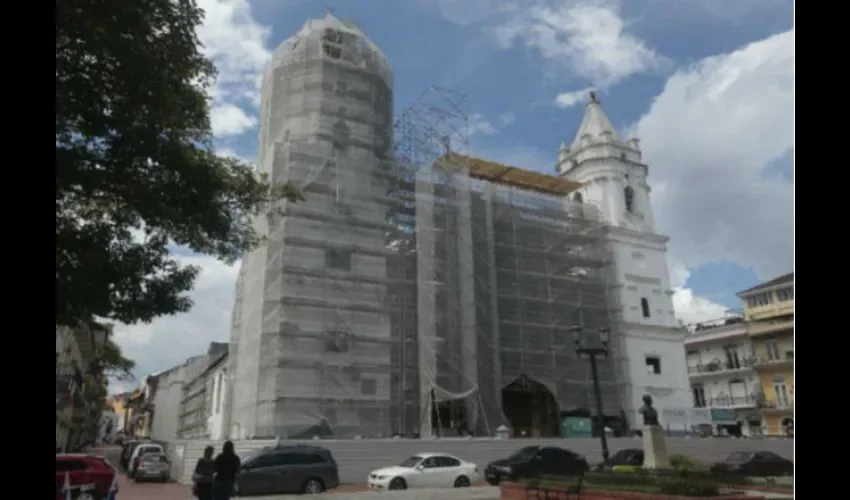 La iglesia Catedral logra captar las miradas de cientos de turistas y nacionales que a diario circulan por esta área. Foto: Archivo