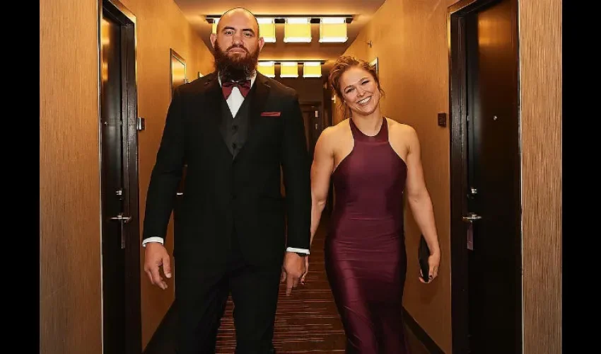 Travis Browne junto a Ronda Rousey./Instagram