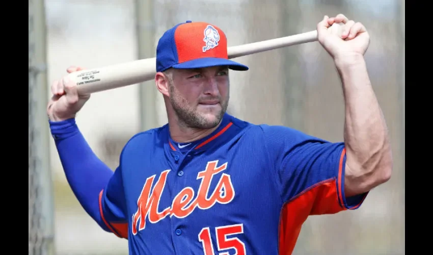 Tim Tebow firmó como profesional con los Mets a finales de 2016.