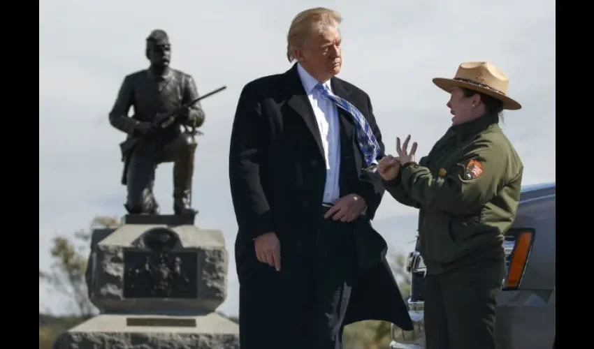 Donald Trump en la frontera. Foto archivo: EFE