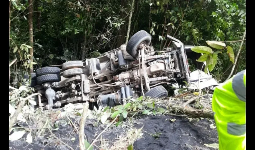 En Santa Fe de Veraguas, muere conductor de camión al accidentarse .