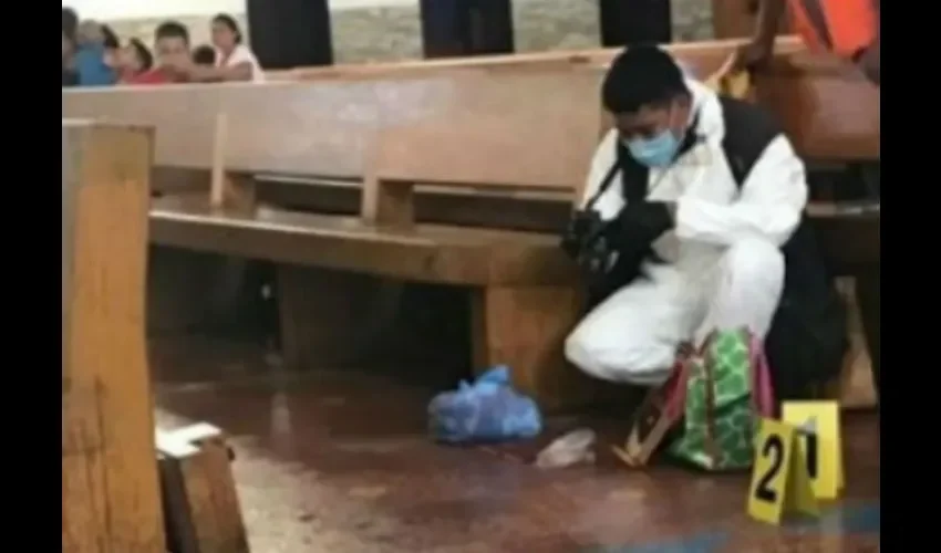 Mujer le lanza ácido sulfúrico al rostro de un sacerdote en Nicaragua.