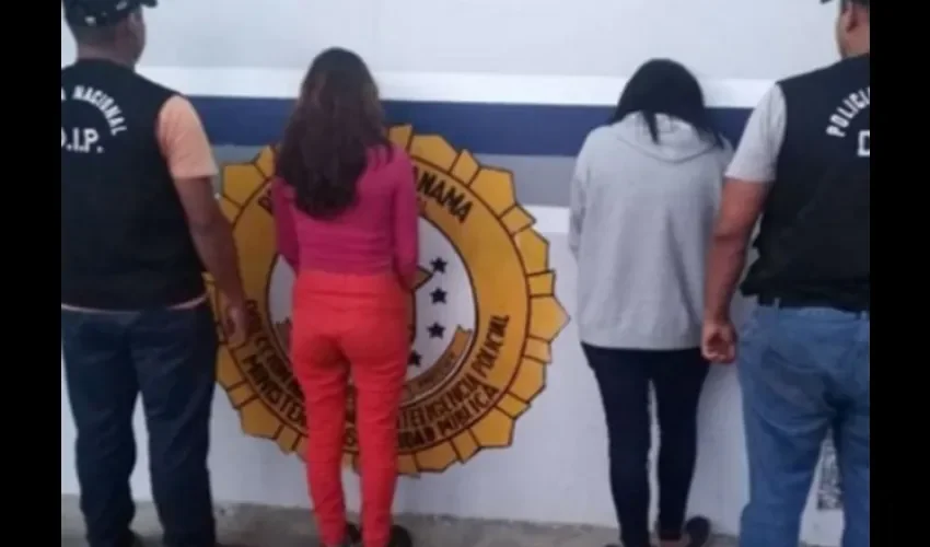 Atrapan a dos mujeres por supuesta venta de droga en Bocas del Toro. 