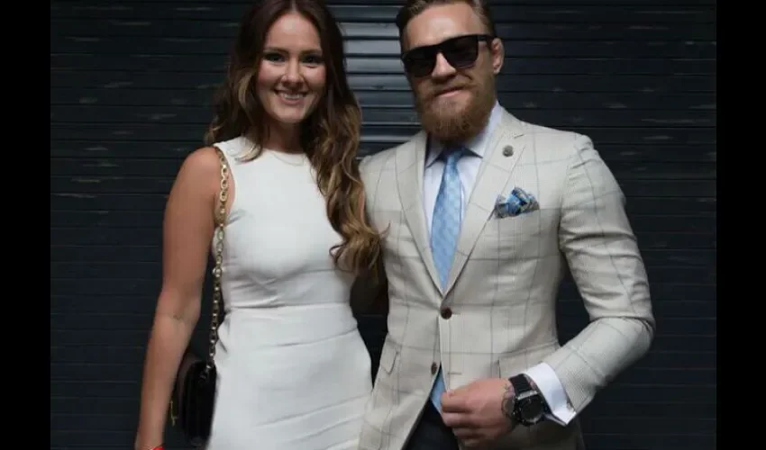 Dee Devlin junto a Conor McGregor./Instagram
