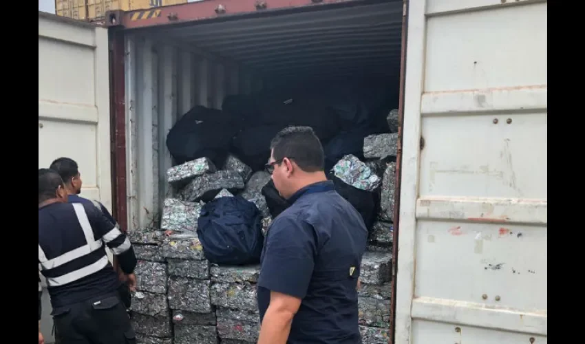 Decomiso de 509 paquetes de cocaína en un puerto en Colón. 