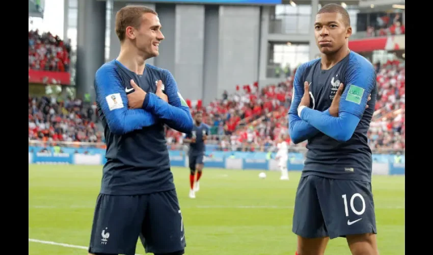 Antoine Griezmann (izq.) y Kylian Mbappé fueron piezas importantes en la victoria de Francia en el Mundial de Rusia 2018.