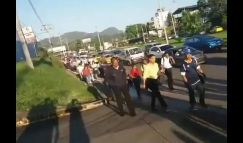 Los residentes de Panamá Norte marcharon por San Isidro. 