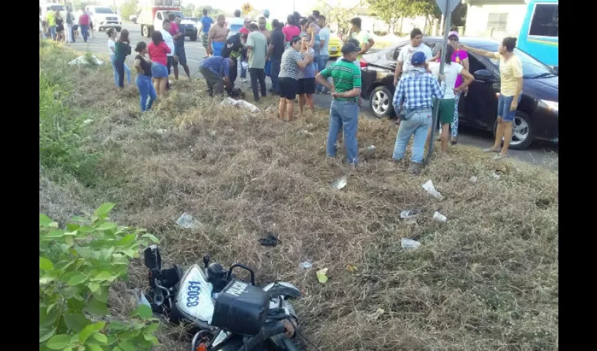 Unidad policial resulta herido en accidente de tránsito en Los Santos. 
