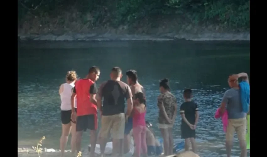 Joven se ahora en un río en Chiriquí. 