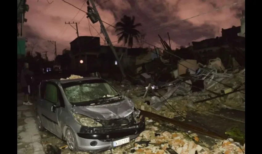 Destrozos tras el tornado. Foto: Diario de Cuba