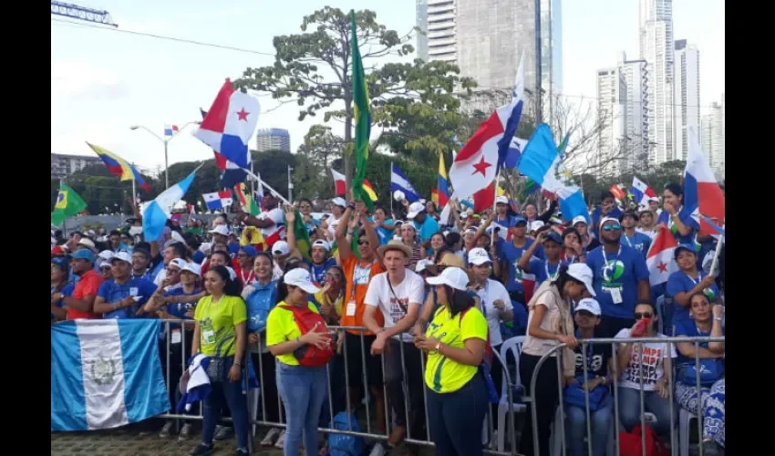 Foto ilustrativa de los peregrinos en la Cinta Costera. Foto: Jesús Simmons. 