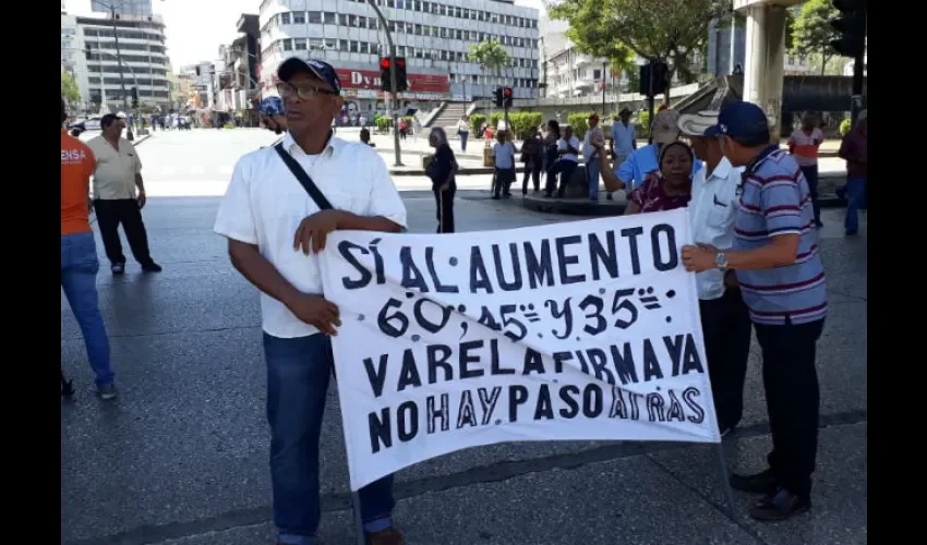 Jubilados luchan por sus derechos. Foto: Roberto Barrios. 