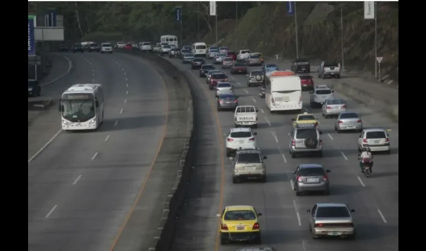 El proyecto del carril invertido en los corredores fue catalogado de riesgoso y tuvo muchas críticas. Foto:Ilustrativa