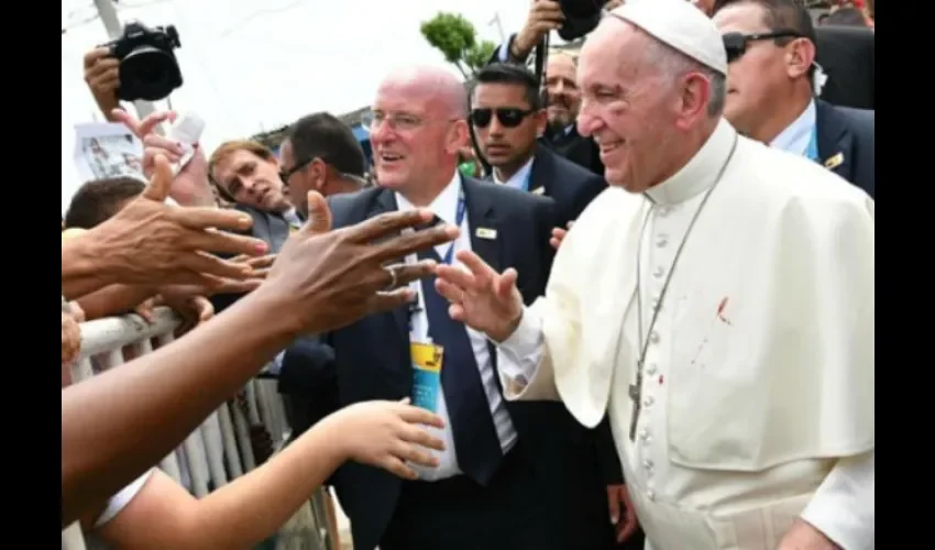 Miles de colombianos recibieron al papa Francisco. Foto: EFE