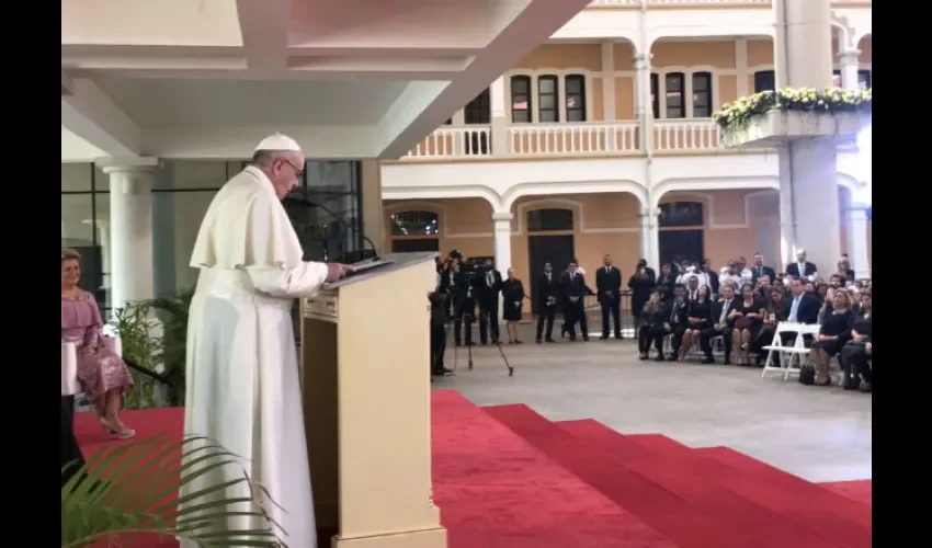 Papa Francisco dando su discurso en la Cancillería de la República. Foto: Cortesía
