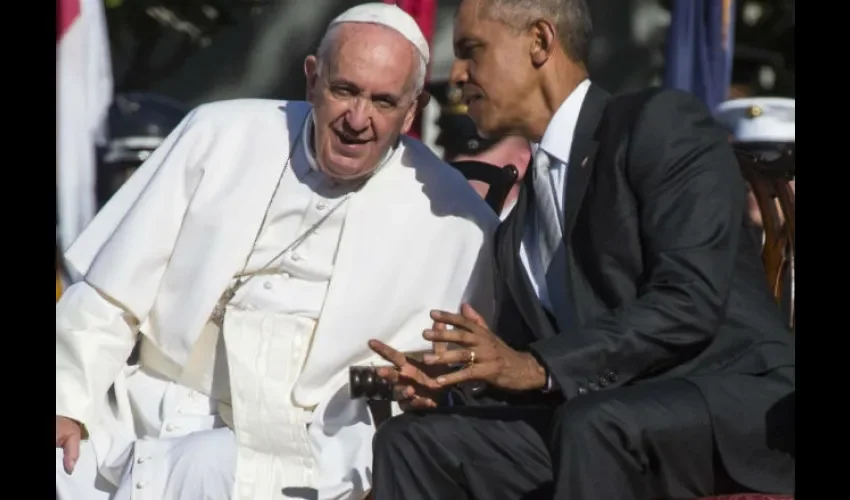 Barack Obama conversa amenamente con Su Santidad. Foto: EFE