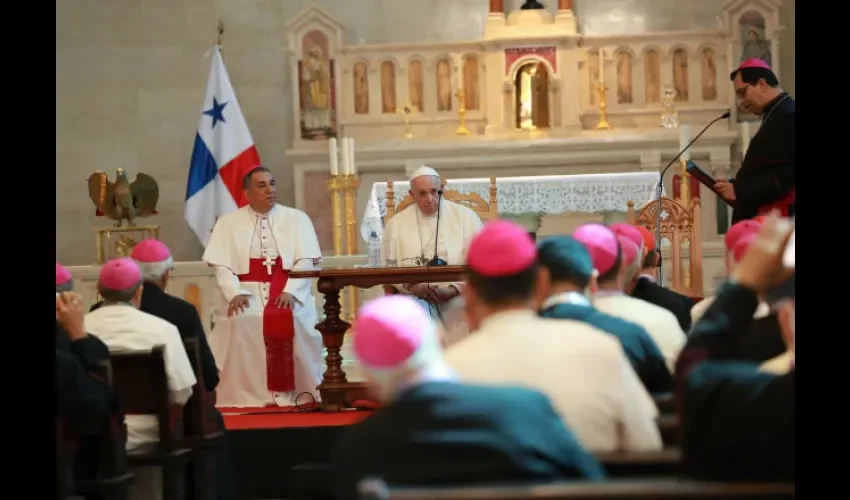Papa Francisco y obispos centroamericanos.