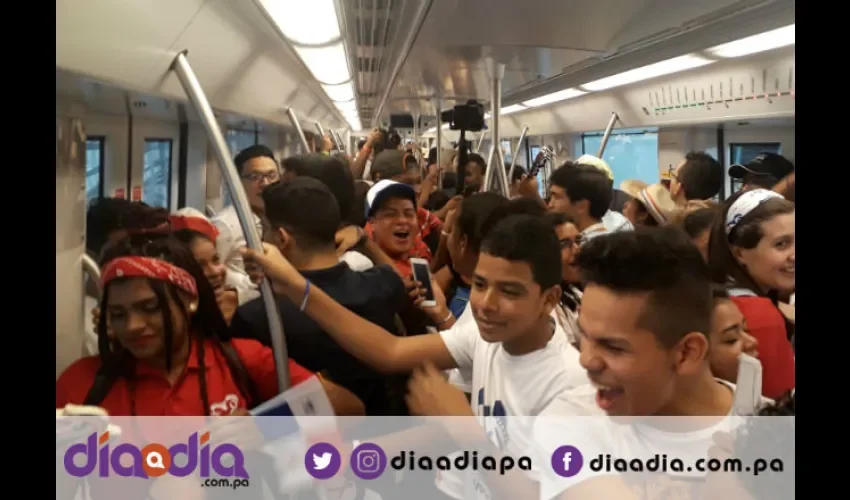 Los pasajeros estaban contentos con la Línea 2 del Metro. Foto: Jesús Simmons