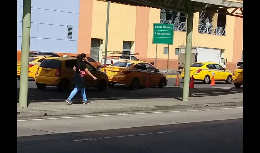 Denuncian a taxistas que andan de juegavivo en las calles. Foto: Yanelis Domínguez