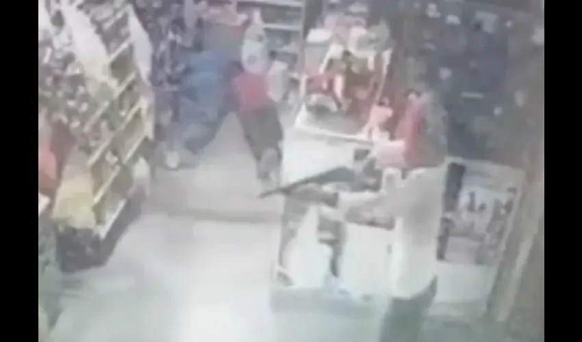 Captura del video durante el asalto. 