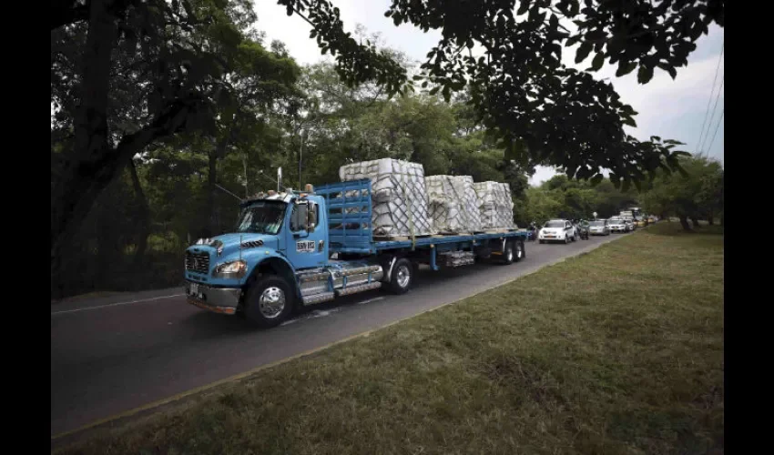 Foto ilustrativa del transporte de la ayuda humanitaria. AP 