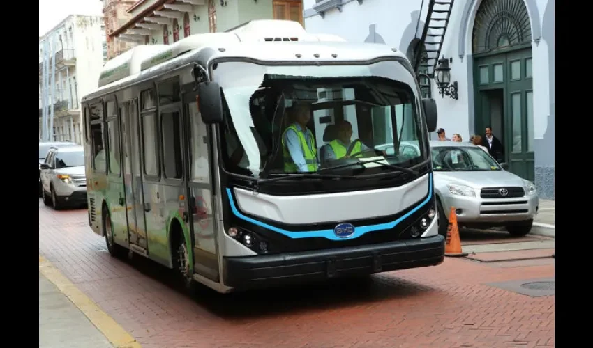 Bus eléctrico de la ruta 5 de Mayo y Casco Antiguo.