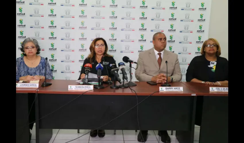 El ministro de Salud, Miguel Mayo, dijo que hay un caso en Tocumen y otro sospechoso en Colón. Foto: Cortesía