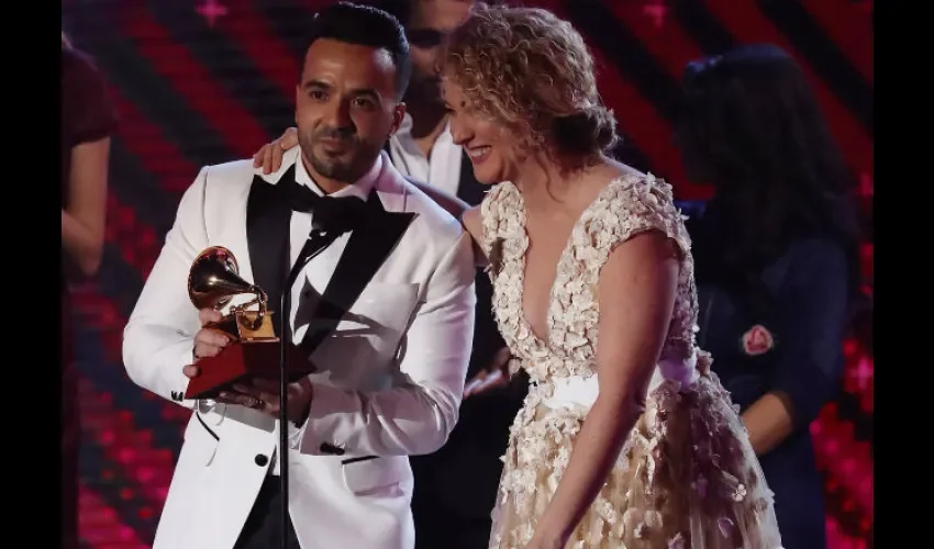 Luis Fonsi y Erika Ender.