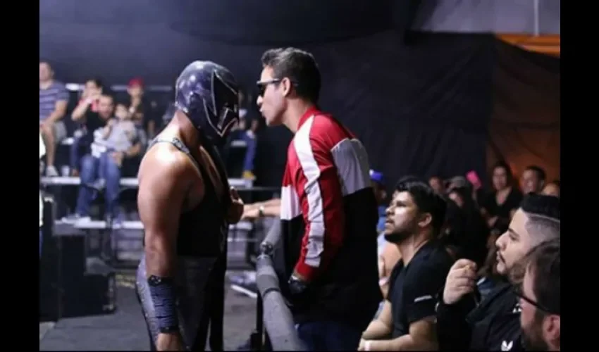 King SheMc (izq.) y Alexis Zuleta frente a frente en el evento "La Última Cena".