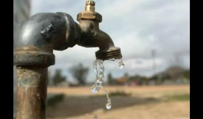 El agua es un bien que todos necesitan para vivir. 