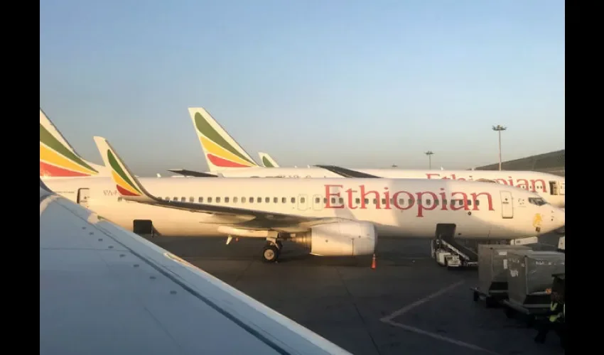 Esta foto, tomada el 11 de febrero de 2019, muestra a un Boeing 737 MAX 800 de Ethiopian Airlines estacionado en el Bole International Airport Adís Abeba. Cortesía. El Clarín