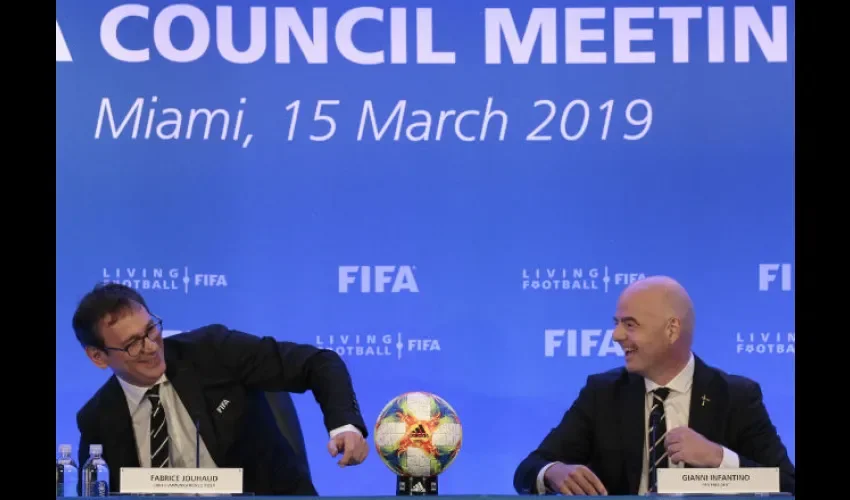  El presidente de la FIFA, Gianni Infantino, participa en una rueda de prensa en el Consejo de la FIFA en Miami, Florida (Estados Unidos). AP 