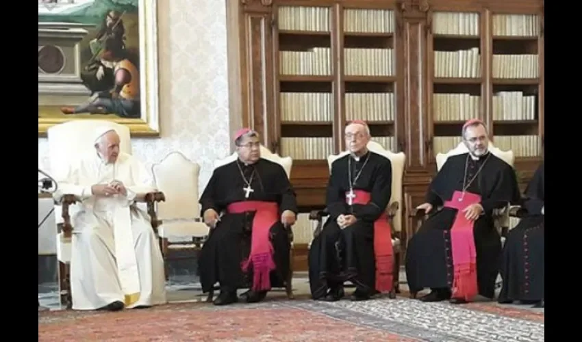Obispos se reunieron con el papa Francisco. 
