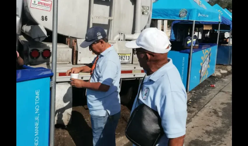 Los inspectores de salud verifican que todo marche bien en San Miguelito. Foto: Cortesía