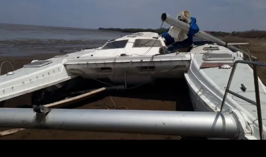 Supuestamente reparaban el catamarán en Aguadulce. 