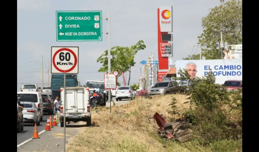 El tramo carretero en donde se registró el accidente, según un letrero, es de 60 kilómetros por hora, pero no lo respetan. Foto: Eric Montenegro